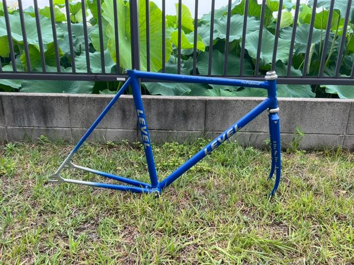 ピストフレーム