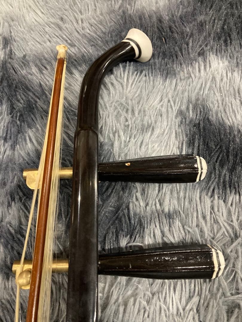 B0301)二胡★中古品★音などを確認済み★ヘビ皮　初心者用
