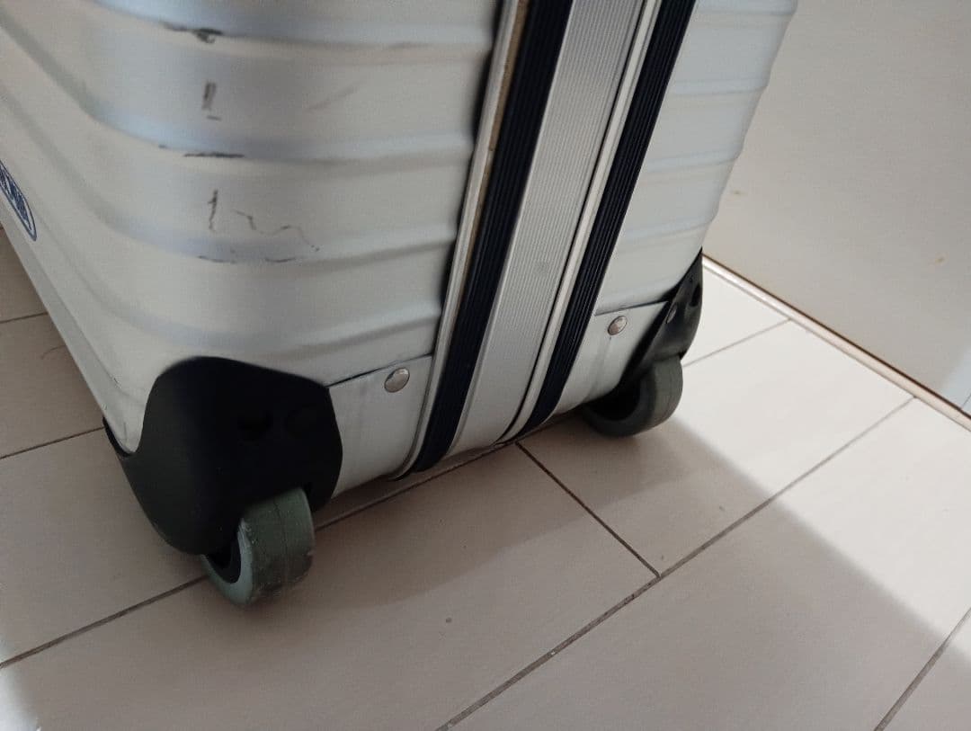 希少 廃盤品 RIMOWA silver Integral 2輪 青ロゴ