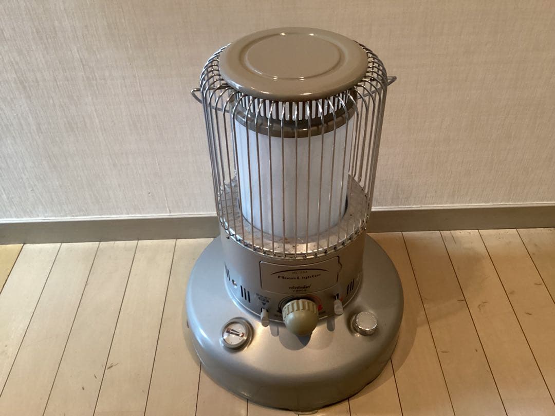 グレー 円筒形ストーブ 2006年製