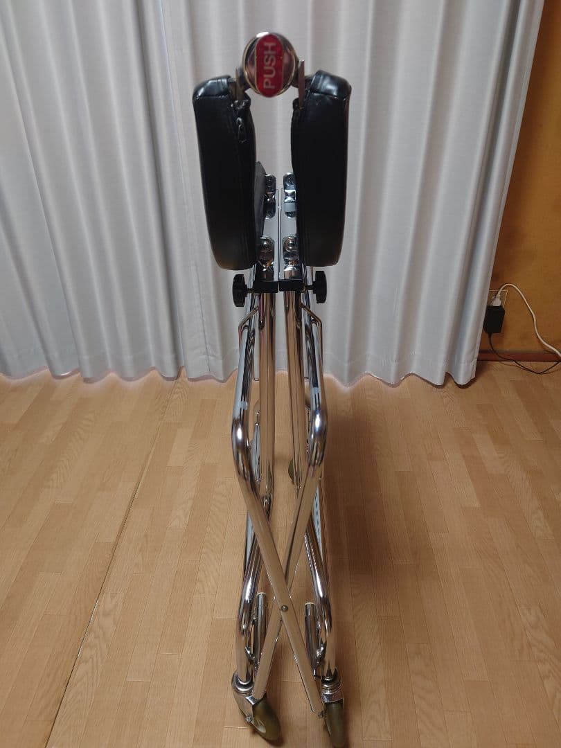 スチール製歩行器 　折りたたみ、高さ調整可能。介護、リハビリに！