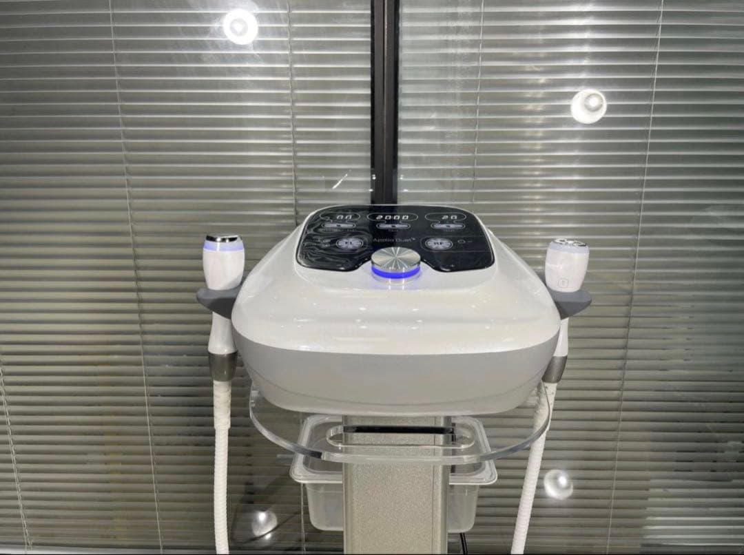エレクトロポレーション RF美顔器　美容機器　美容液導入