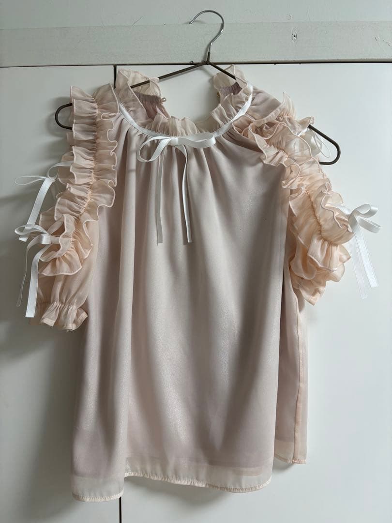 Rosé Muse shoulder frills blouse