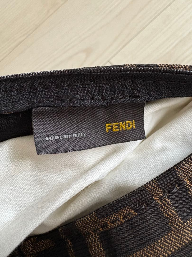 FENDI フェンディ　クッション　茶×黒　羽根　フェザー　カバー　ブラウン