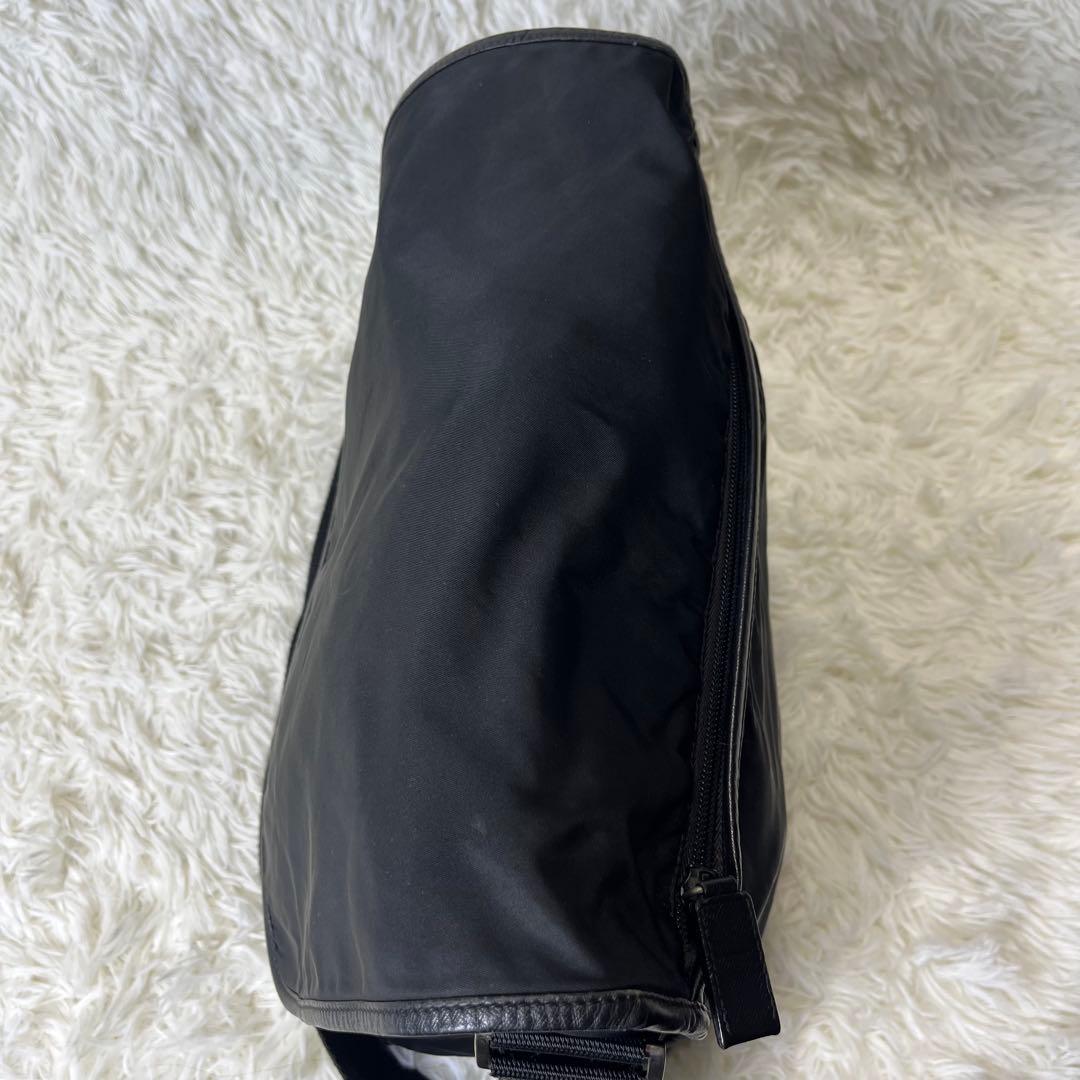 美品✨ PRADA ショルダーバッグ 三角ロゴ ナイロン レザー A4収納可