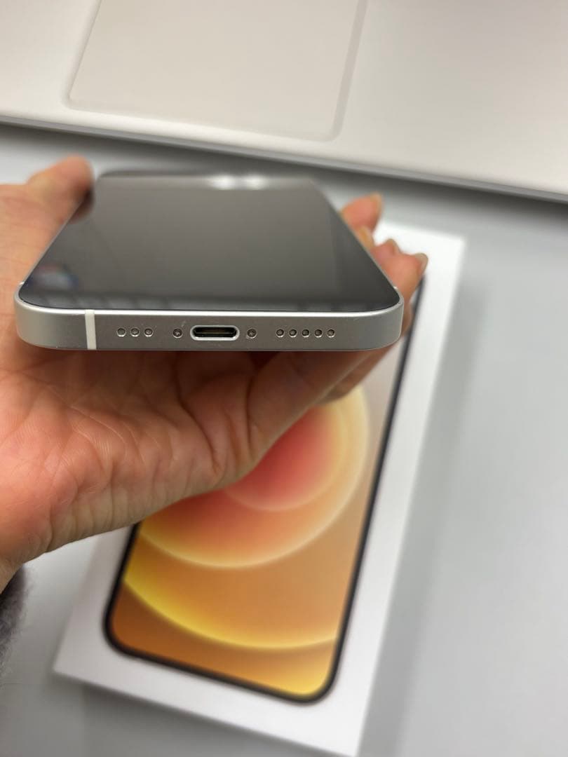iPhone 本体 12 ホワイト 126GB 状態良好 SIMロック解除済
