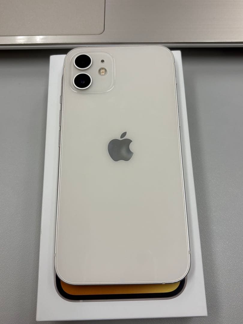 iPhone 本体 12 ホワイト 126GB 状態良好 SIMロック解除済