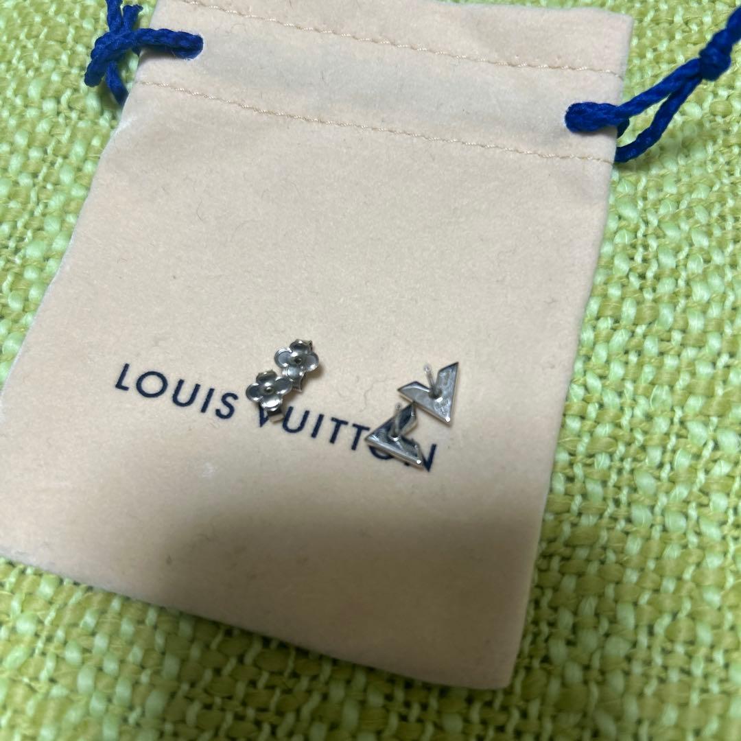 LOUIS VUITTON ルイヴィトン　ピアス　エセンシャル V
