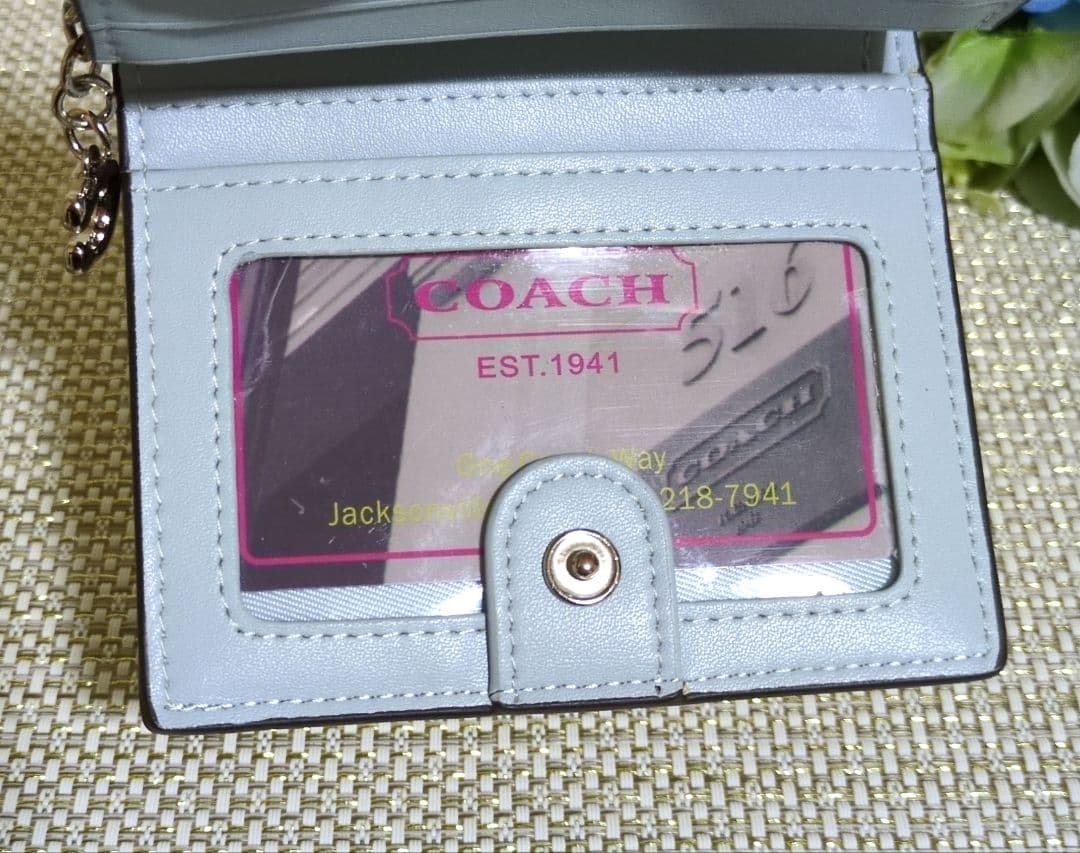COACH グリーン 花柄 折財布 パス入れあり　美品✨️