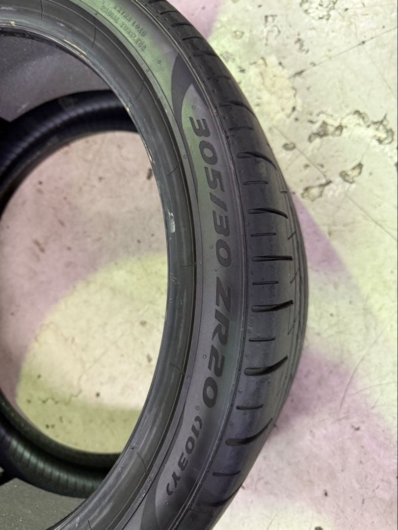 ピレリP-ZERO 305/30 ZR20 タイヤ 2本セット