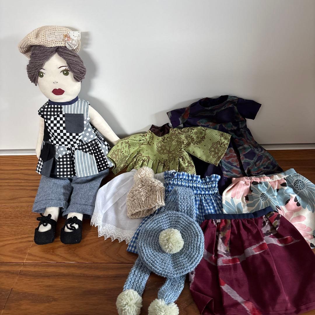 着せ替え人形と衣装セット