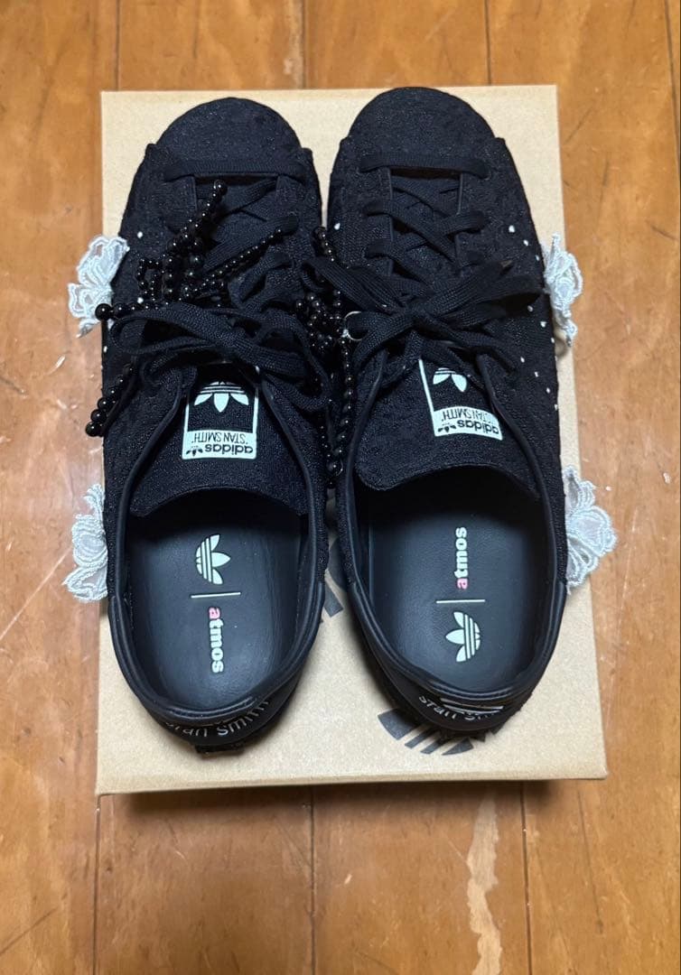adidas スタンスミス atmos 花刺繍 バルーンリボン付き 黒