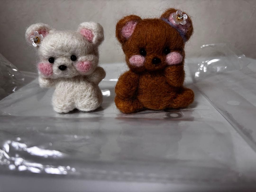 【クマ】【製作番号　no.2茶　no.3白】羊毛フェルト ぬいぐるみ 2色セット