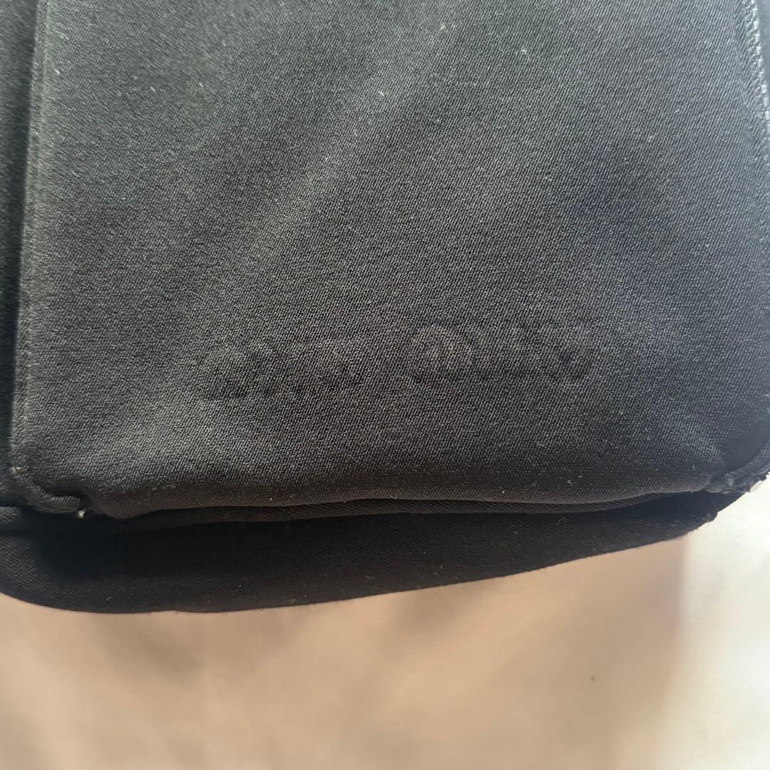 miumiu ブラック ボディバッグ