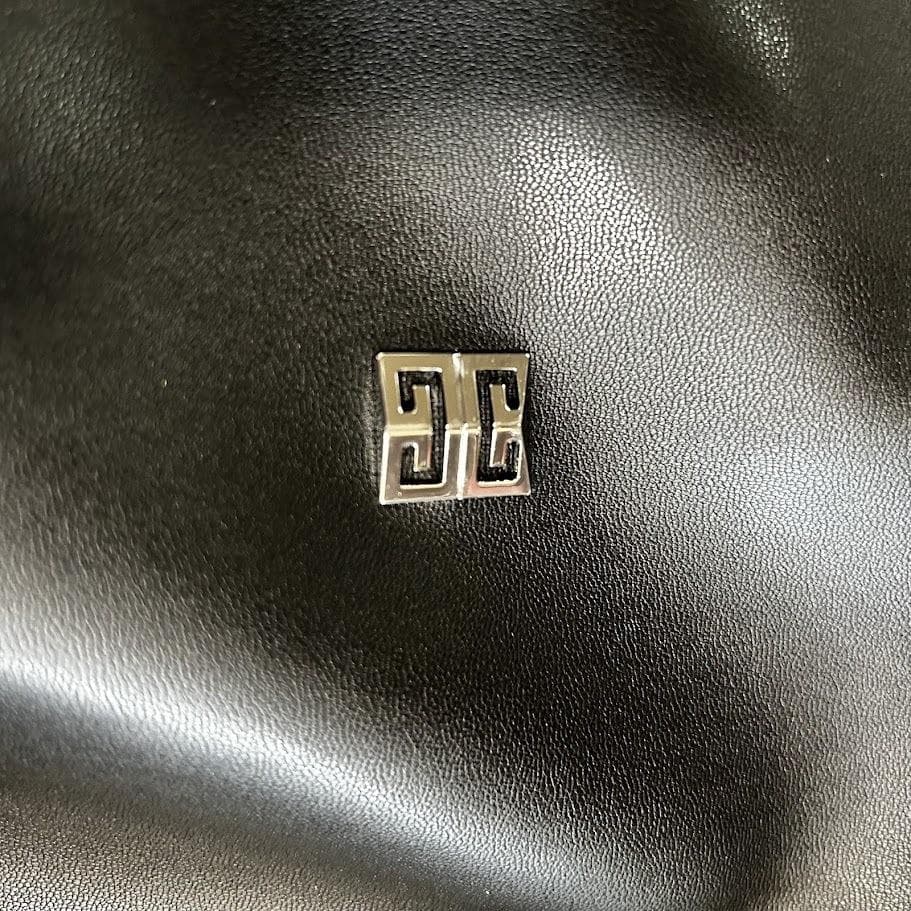新品！GIVENCHYジバンシーロゴ刺しゅうフェイクレザージャケットS~M相当