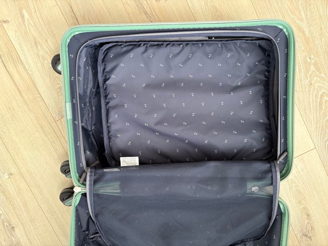 フリークエンター　キャリーケース　スーツケースLieve 32L