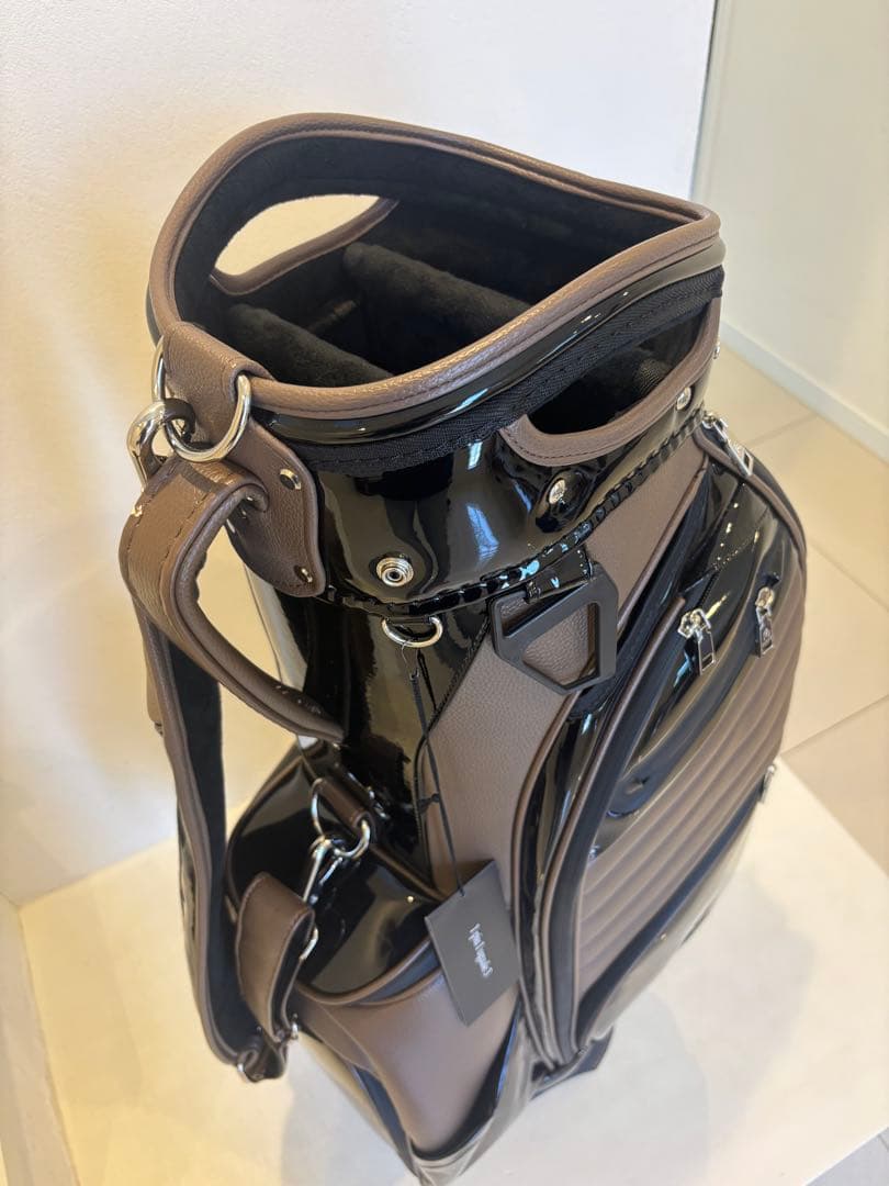 1PIU1UGUALE3 ウノピュウ　キャディバッグ