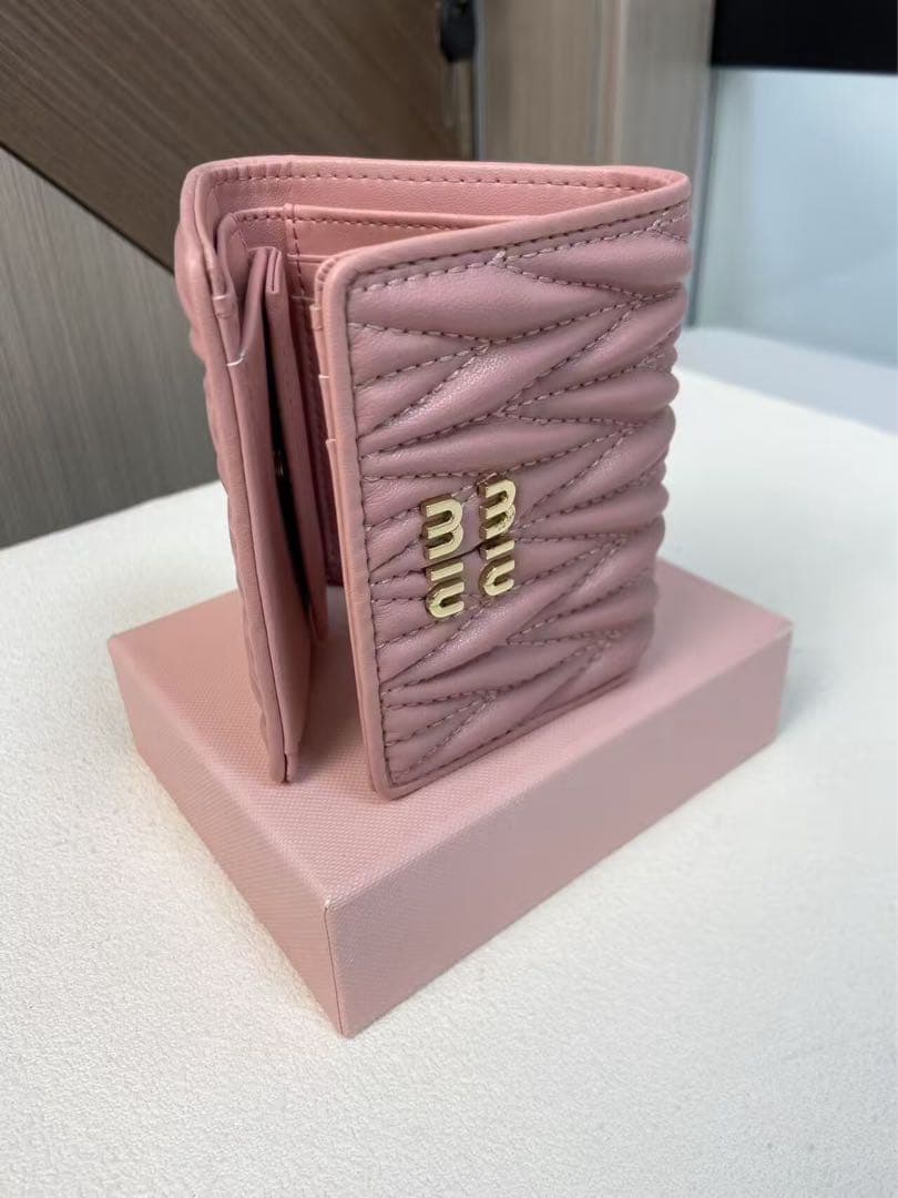 MIU MIU ピンク 三つ折り財布