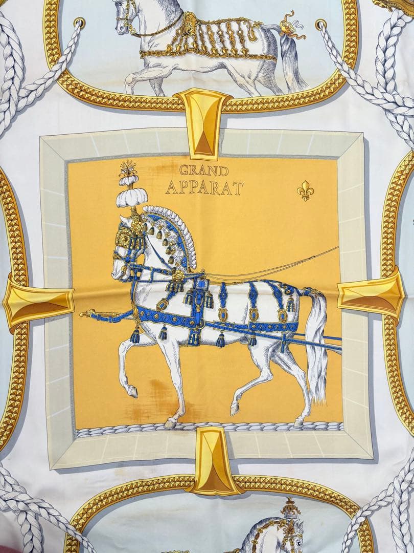 箱付き　HERMES シルクスカーフ 馬と装飾のデザイン　カレ90