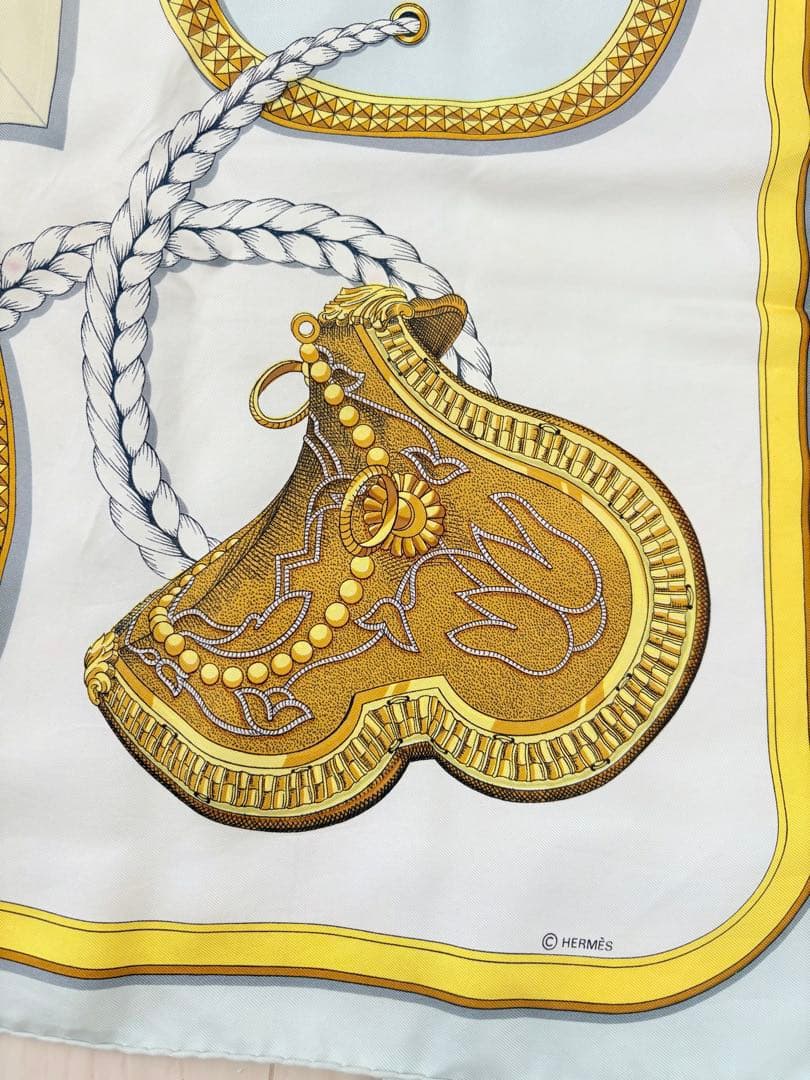 箱付き　HERMES シルクスカーフ 馬と装飾のデザイン　カレ90