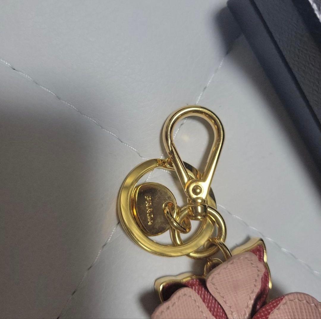 【✨極美品✨】PRADA お花 キーホルダー　最終値下げ