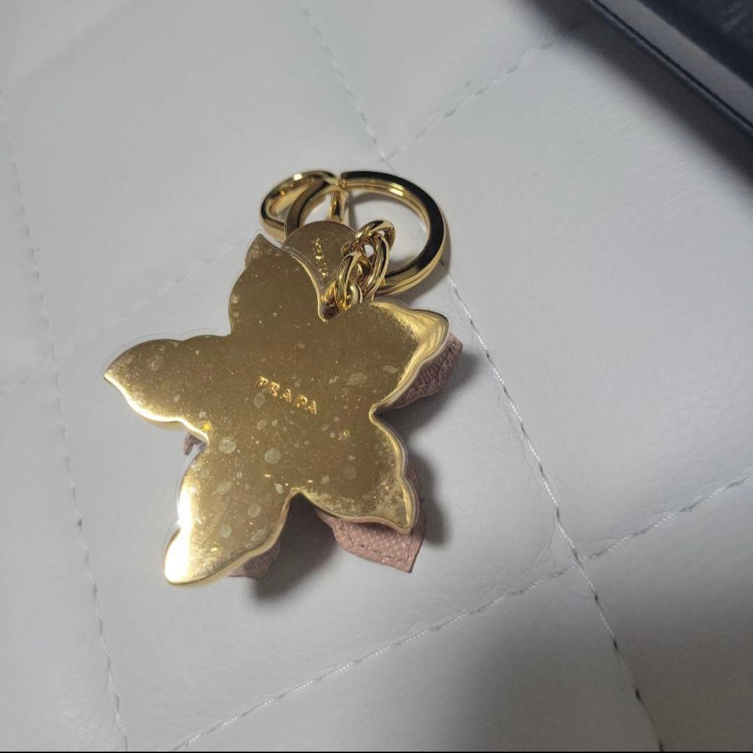【✨極美品✨】PRADA お花 キーホルダー　最終値下げ