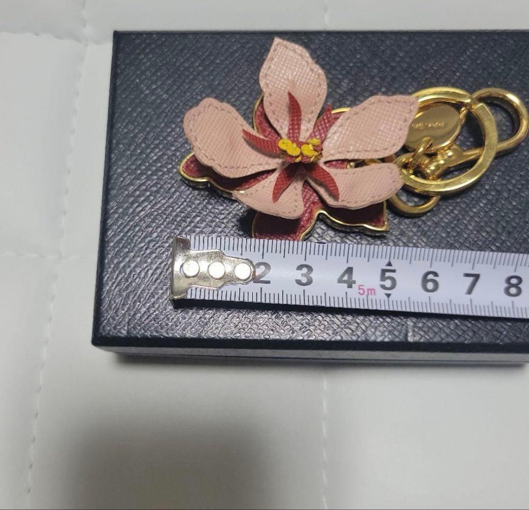 【✨極美品✨】PRADA お花 キーホルダー　最終値下げ