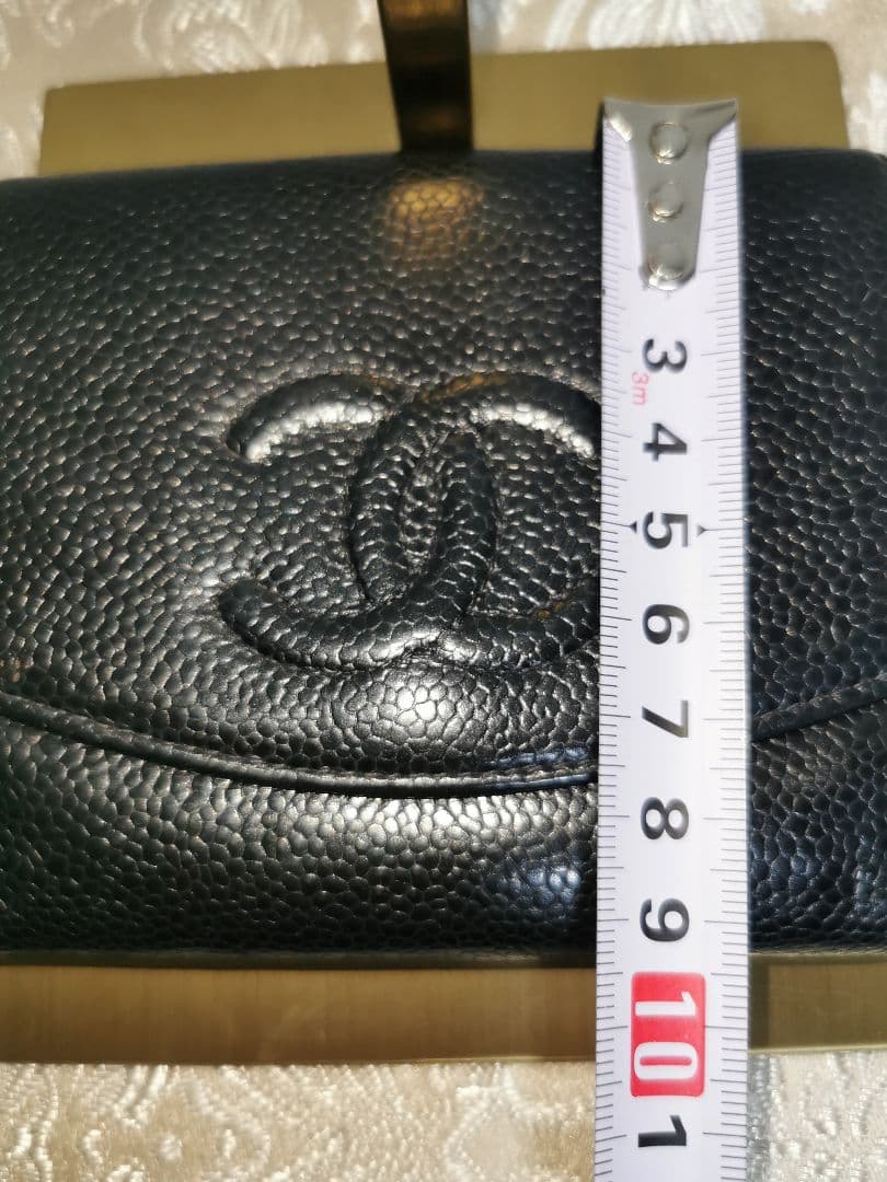 シャネル　CHANEL　二つ折り財布　CCロゴ入り　レザー　フランス型　ブラック