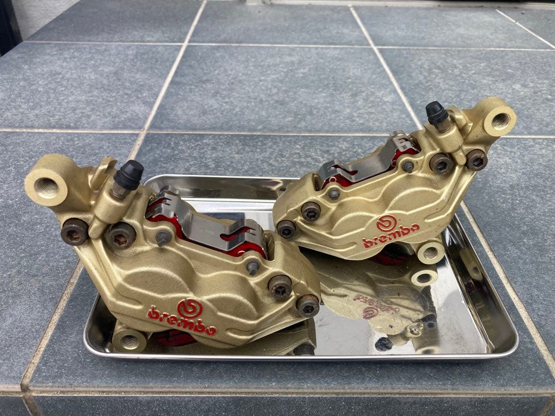 ブレンボ キャリパー ピッチ100mm(XJR400等に)