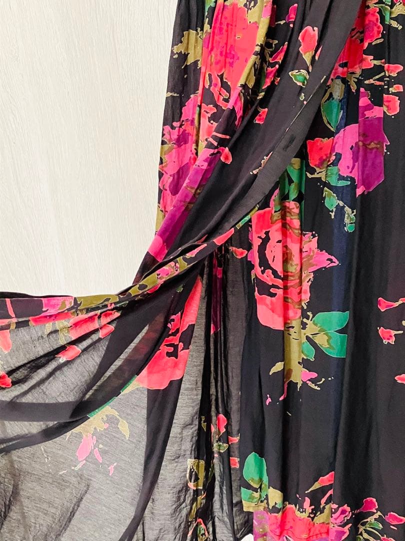 Velnica 薔薇柄　ワンピース