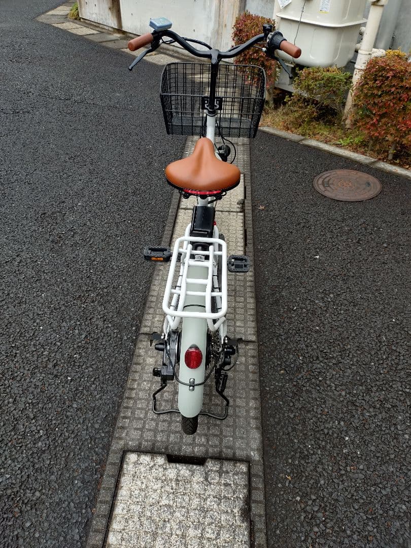 ホワイト 電動アシスト自転車 シティタイプ 20㌅ シマノ6段変速機搭載 美品