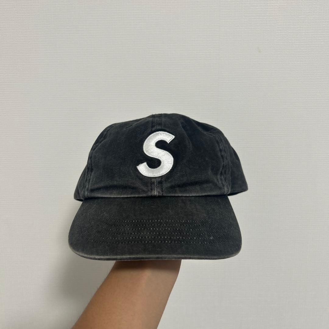 Supreme Sロゴ ベースボールキャップ 黒