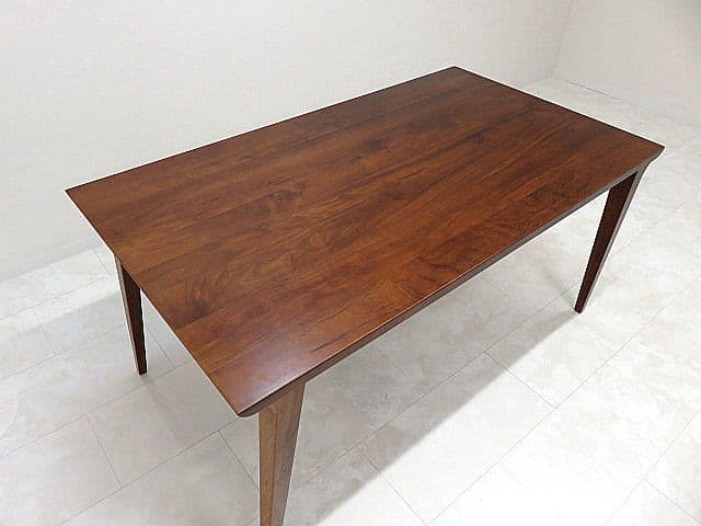 IDC大塚家具　ウォールナット材ダイニングテーブル「ハイヒール」　W150cm