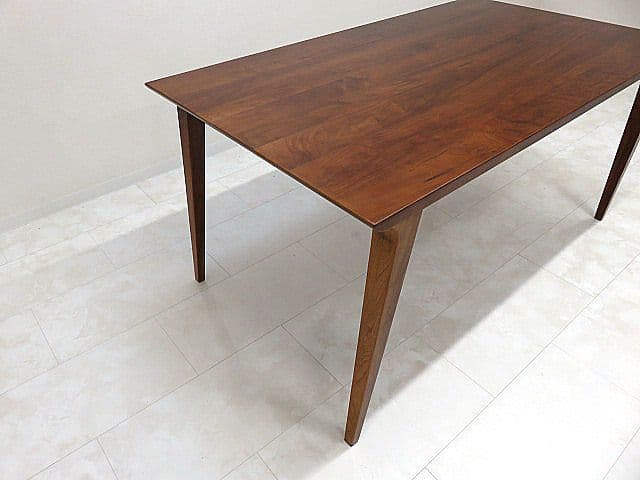 IDC大塚家具　ウォールナット材ダイニングテーブル「ハイヒール」　W150cm