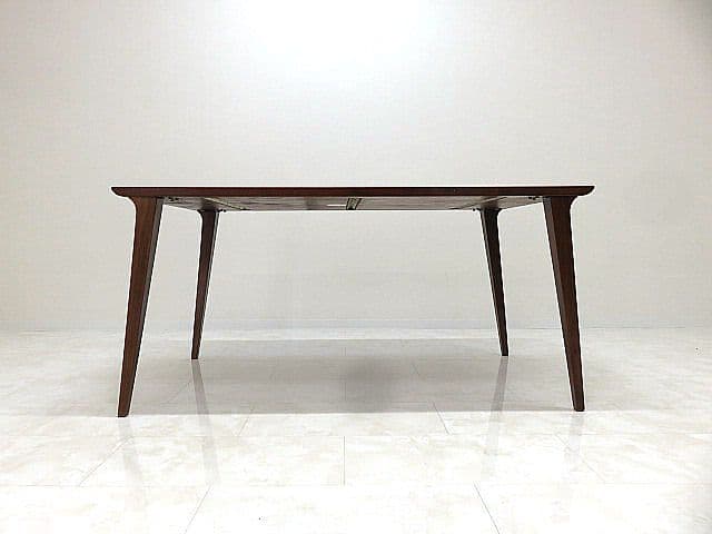 IDC大塚家具　ウォールナット材ダイニングテーブル「ハイヒール」　W150cm