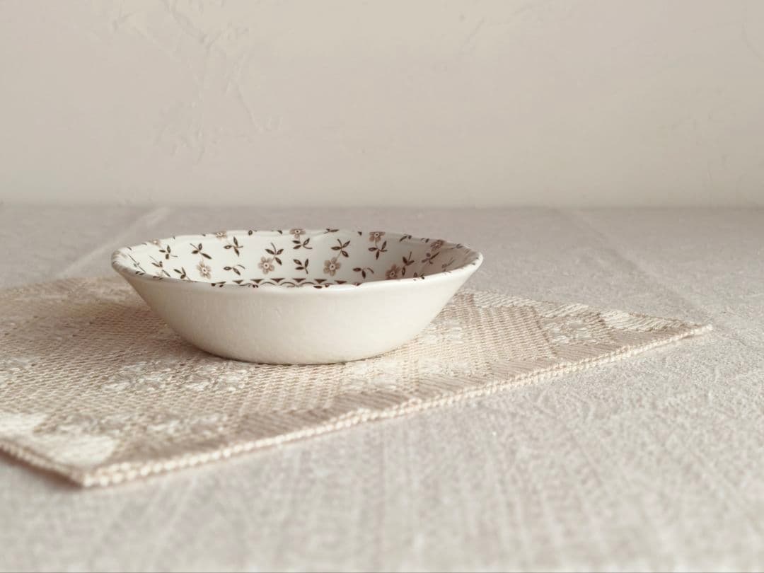 【mkuさま】vintage plate ❀ 優しい 小花柄の 深皿 a