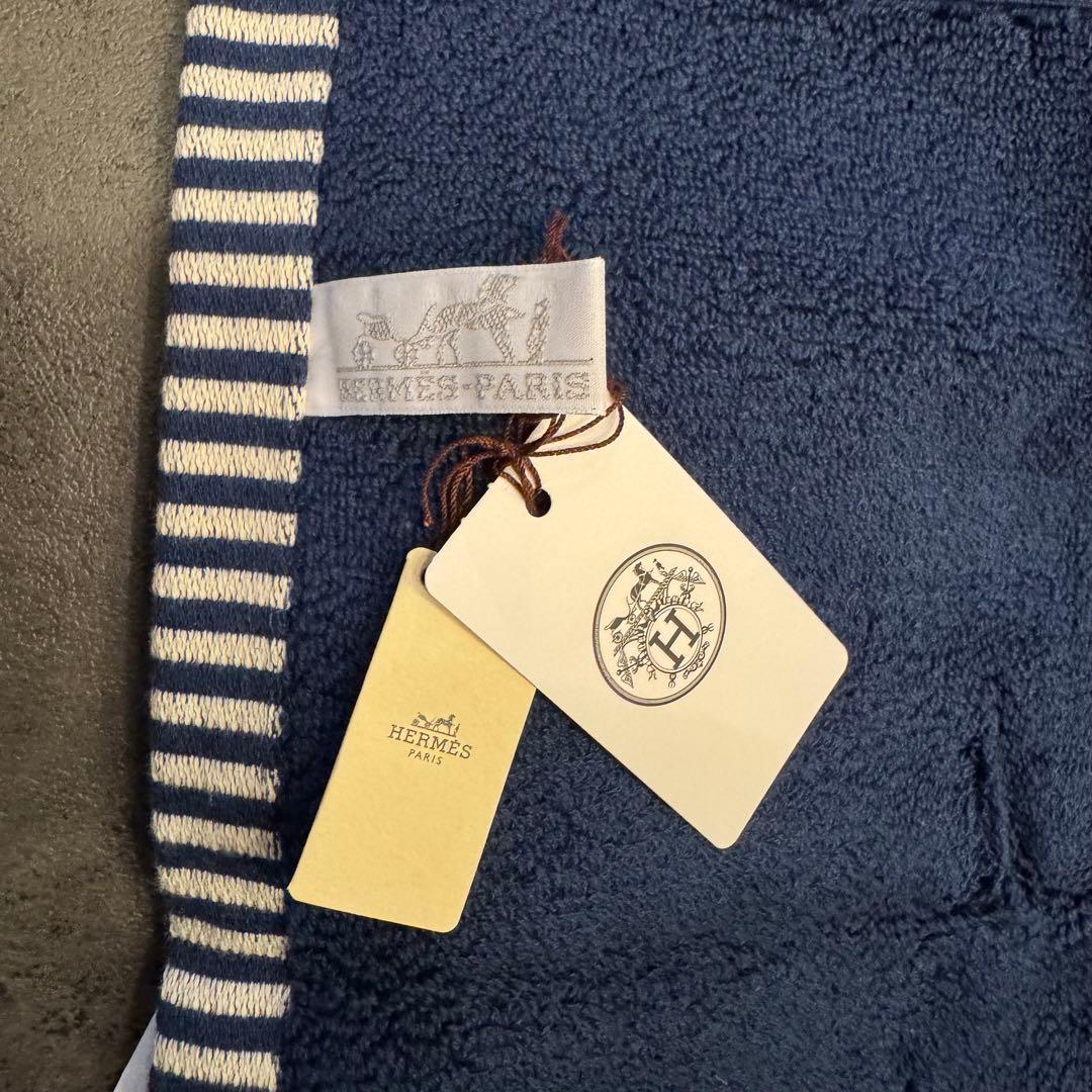 【未使用】HERMES ハンドタオル　カレ・タオル 《ヴィス・ヴェルサ》
