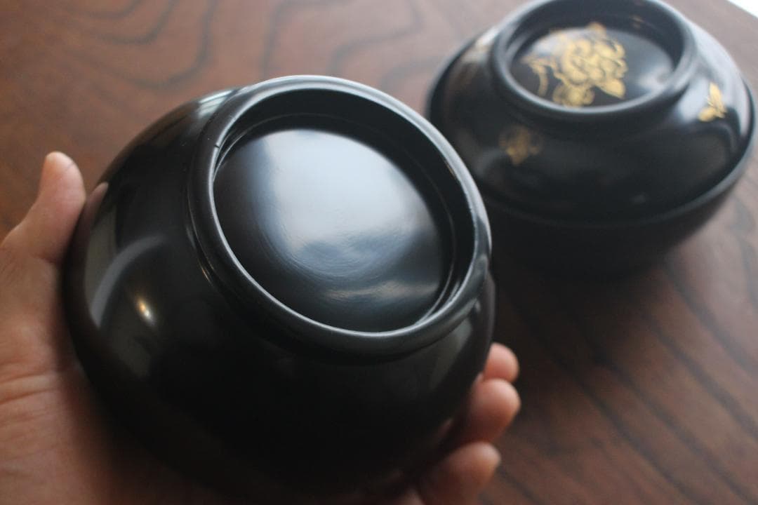 極小保管傷1箇所のみ！時代黒漆に牡丹沈金の映えるお椀２点（検輪島塗沈金椀