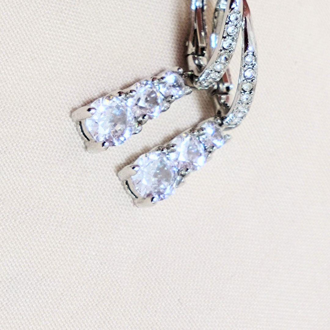 SWAROVSKI ダイヤモンド型クリスタルピアス フープピアス