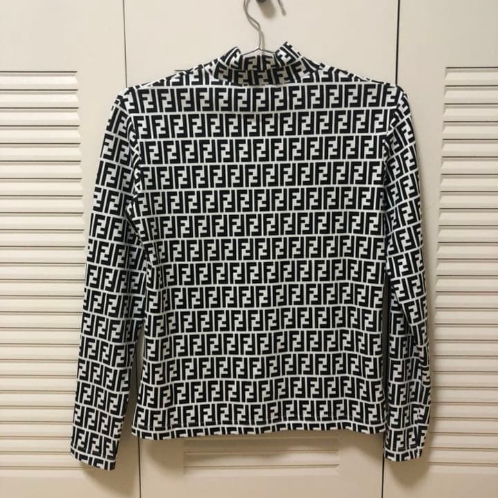FENDI スタンドネック