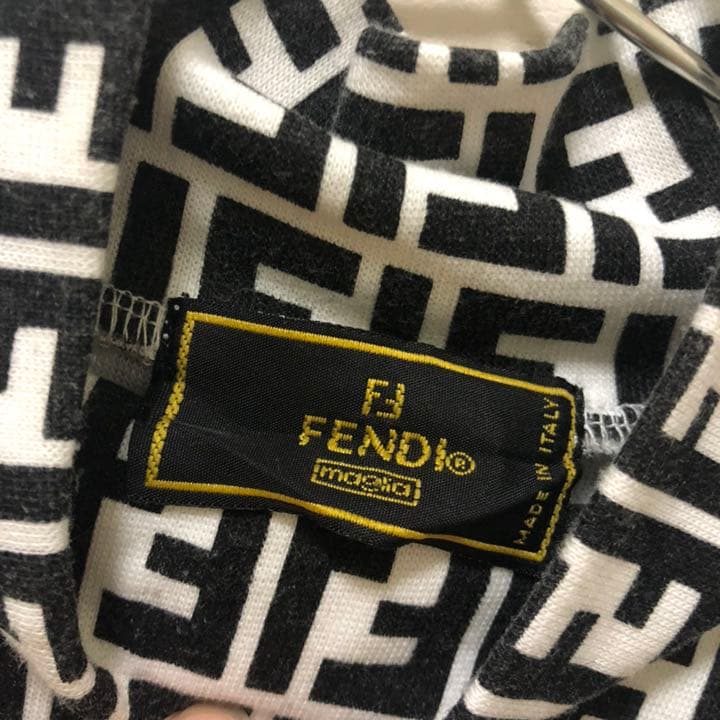 FENDI スタンドネック