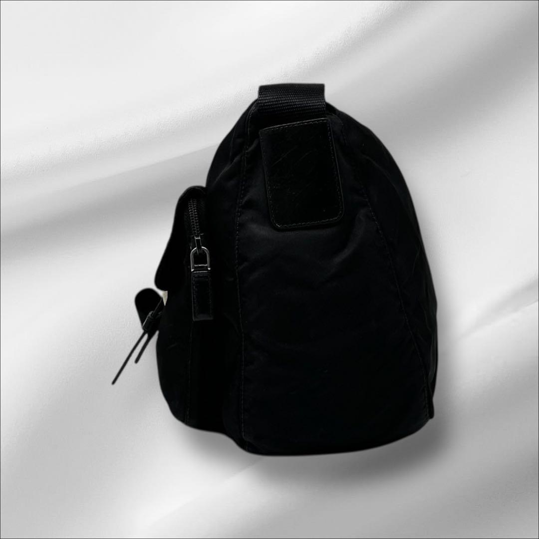 【美品】 PRADA プラダ ショルダーバッグ メッセンジャー　ナイロン e34