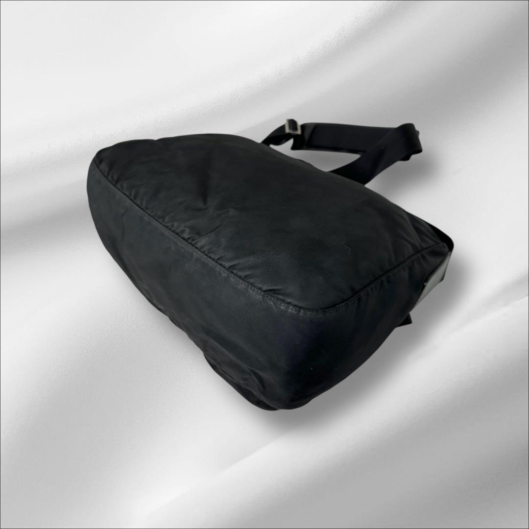 【美品】 PRADA プラダ ショルダーバッグ メッセンジャー　ナイロン e34