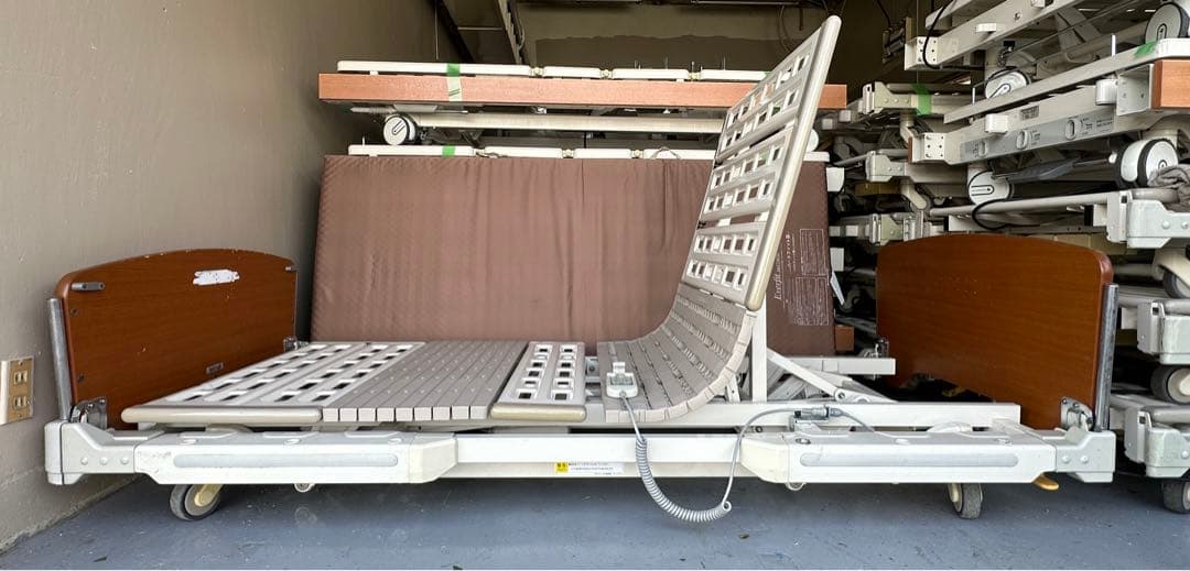パラマウントベッド　3モーター　電動ベッド　電動介護ベッド　リモコン付き　NO3