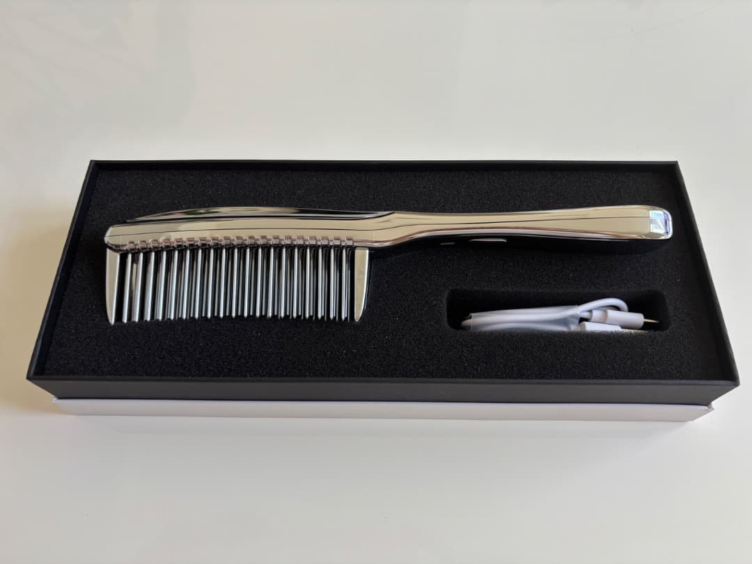超美品 カラマン KARAMAN ビューティーヘアブラシ充電ケーブル付き
