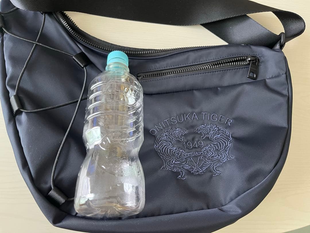 【美品】ONITSUKA TIGER メッセンジャーバッグ ネイビー 刺繍ロゴ