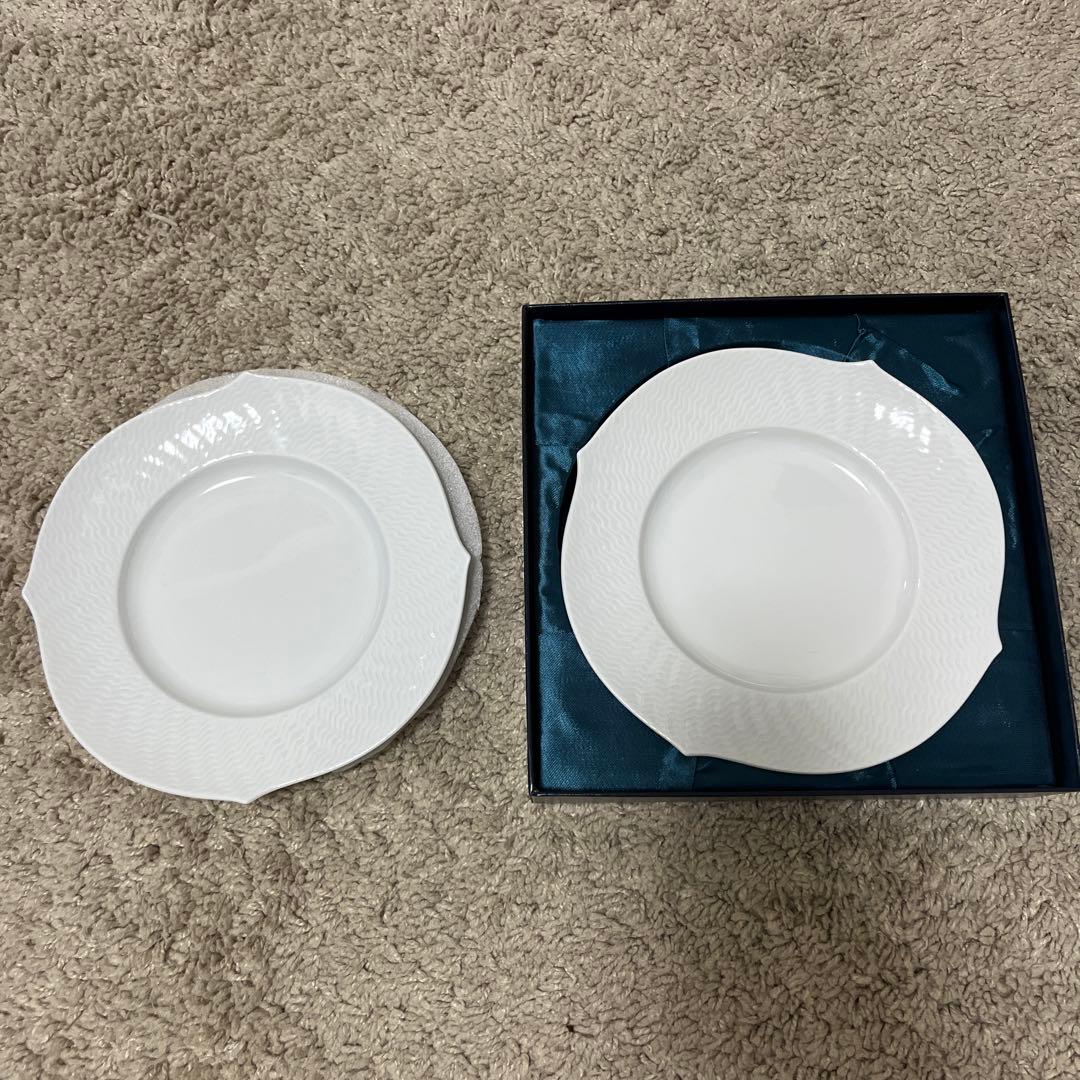 ホワイト皿 波形の縁取り 2枚セット