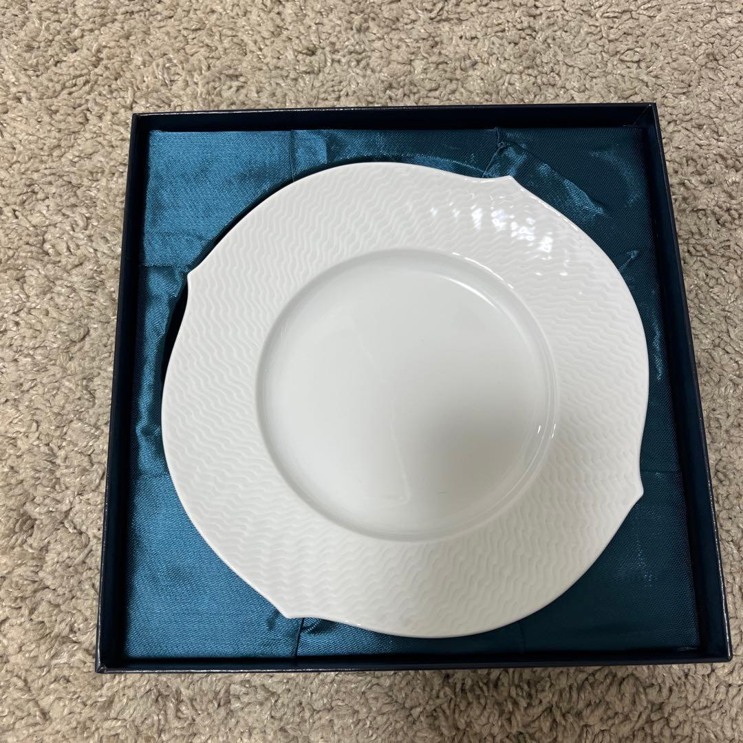 ホワイト皿 波形の縁取り 2枚セット