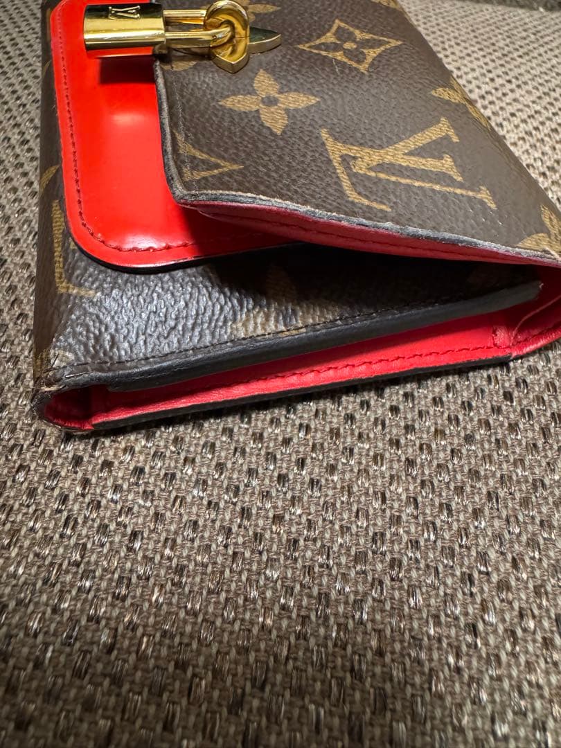 ルイヴィトン モノグラム 折り財布 南京錠