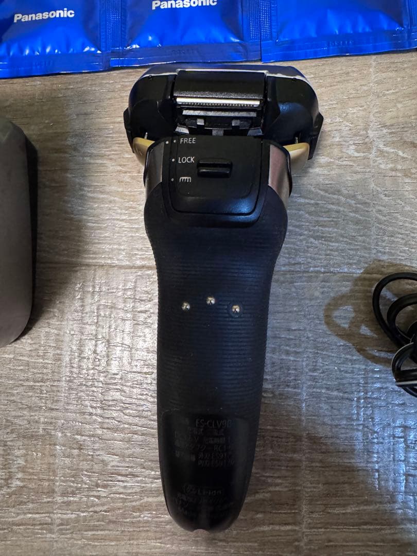Panasonic 電気シェーバー　ラムダッシュ 5枚刃　ES-CLV9B